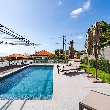 Luxury Retreat In *